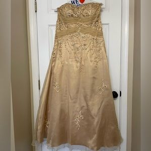 Size 16 formal ball gown strapless gold